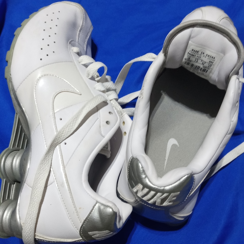 NIKE SHOX